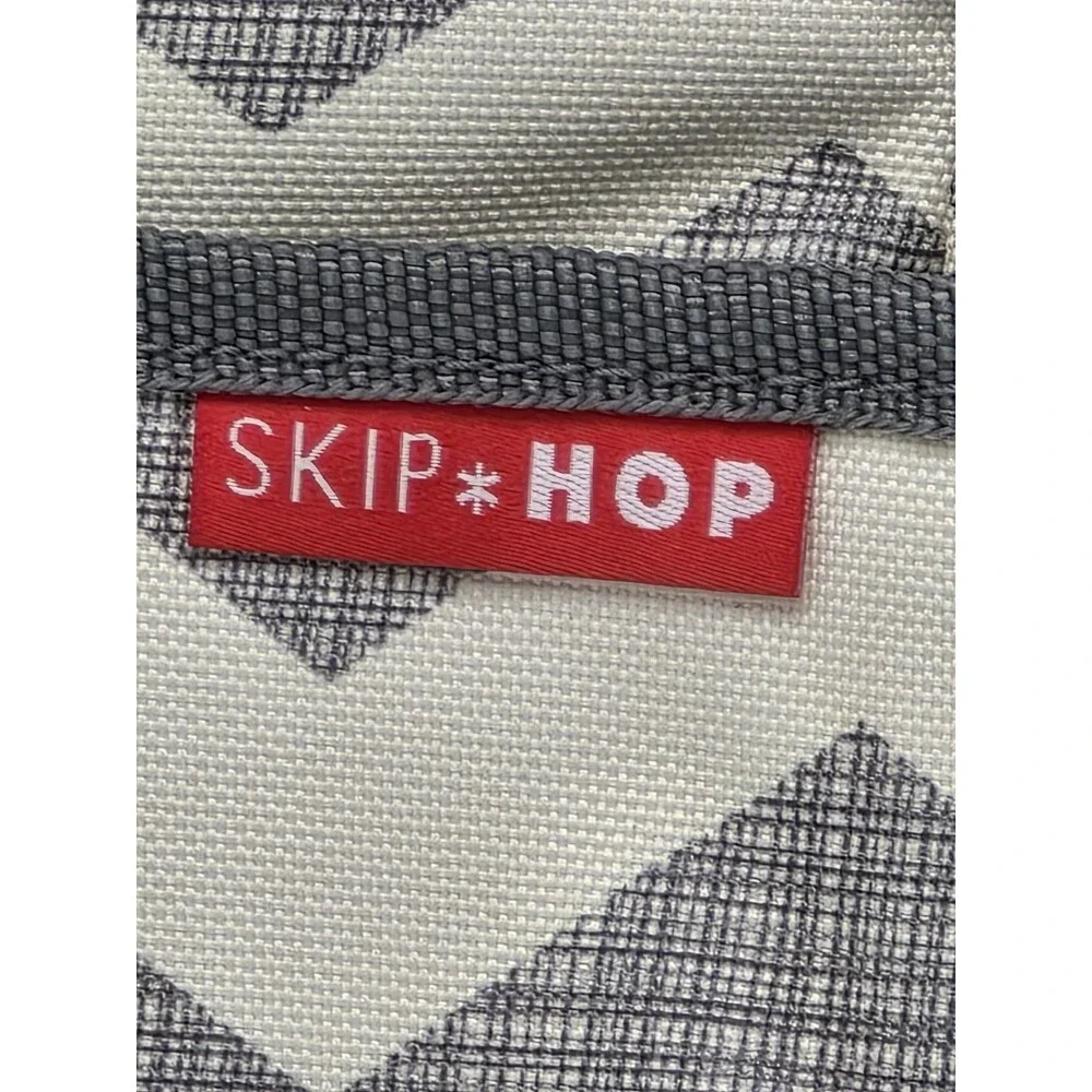 Skip Hop Gray/White Chevron Messenger Diaper Bag Adjustable Strap, Inner Pockets